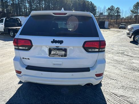 Used 2018 Jeep Grand Cherokee Altitude image 9