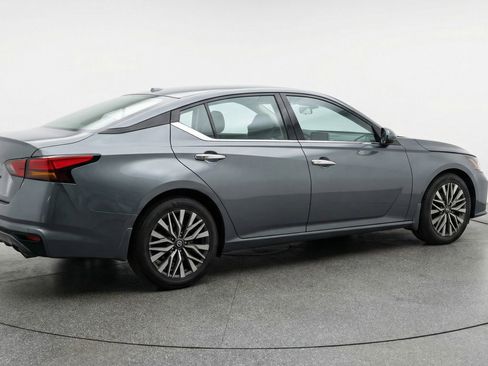 Used 2025 Nissan Altima 2.5 SV image 9