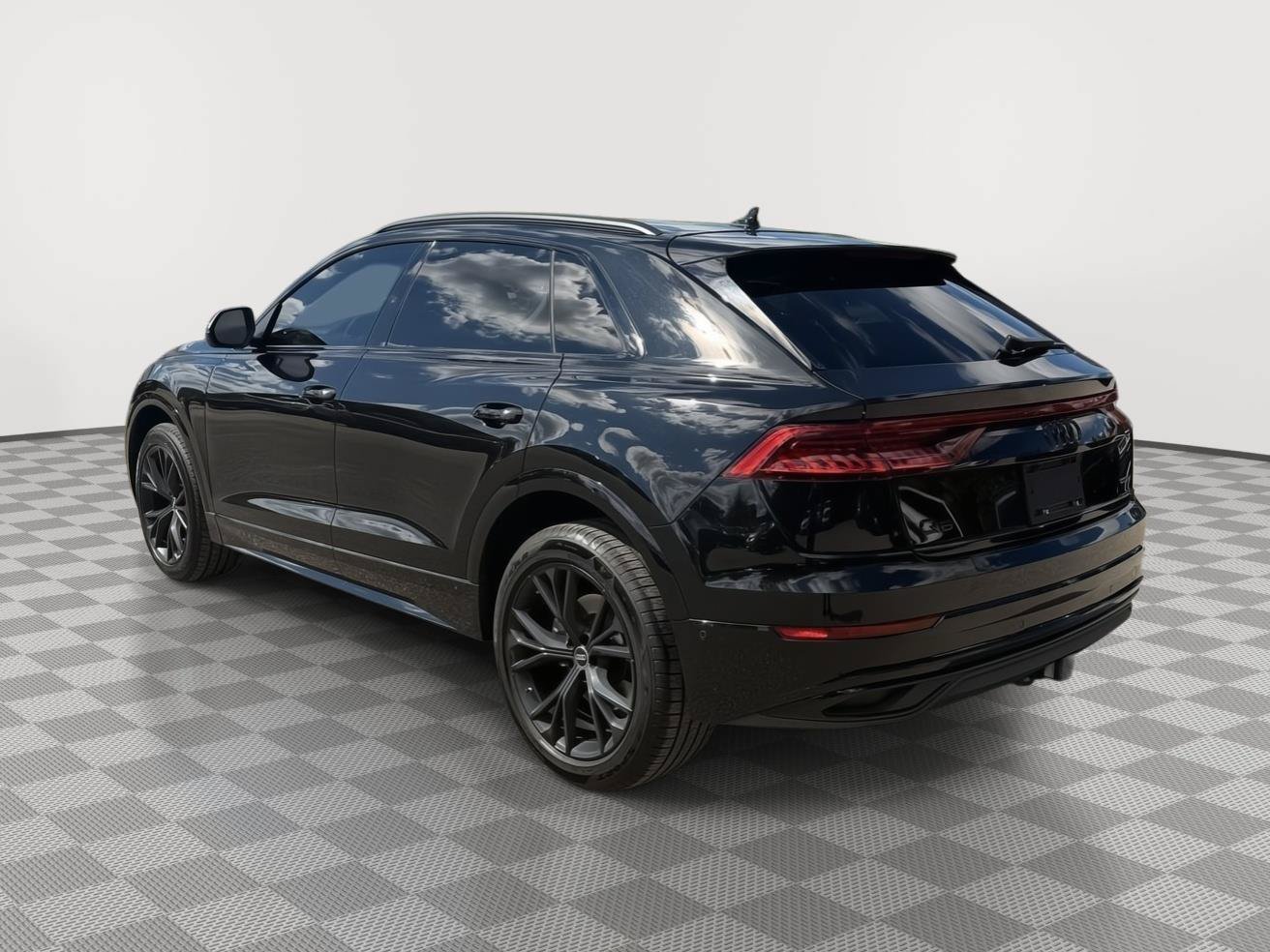 Used 2023 Audi Q8 Premium w/ Convenience Package AWD/4WD image 4