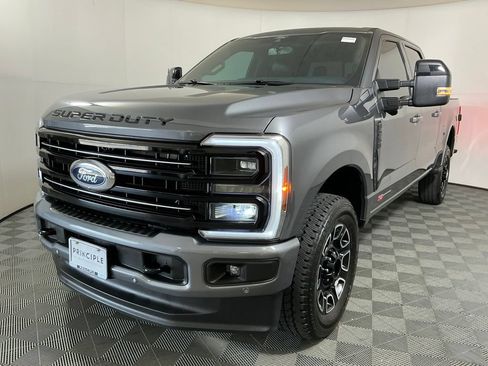 Used 2025 Ford F250 Platinum AWD/4WD image 2