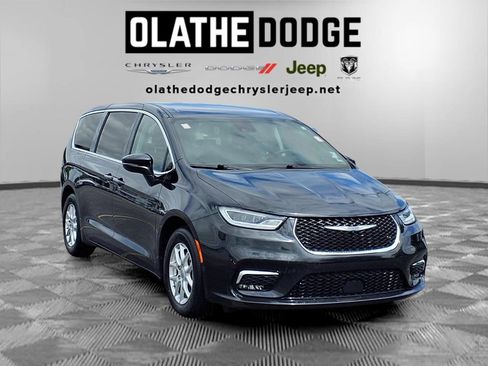 Used 2023 Chrysler Pacifica Touring-L FWD image 31