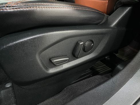 Used 2019 Ford Explorer XLT w/ Equipment Group 202A image 17