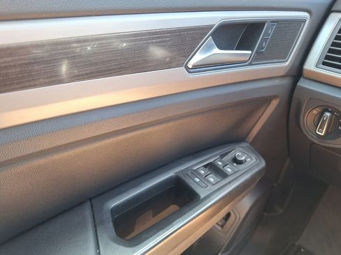 Used 2019 Volkswagen Atlas SE w/ Towing Package FWD image 18