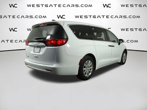 Used 2021 Chrysler Voyager L image 45