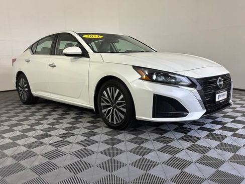 Used 2023 Nissan Altima 2.5 SV FWD image 4