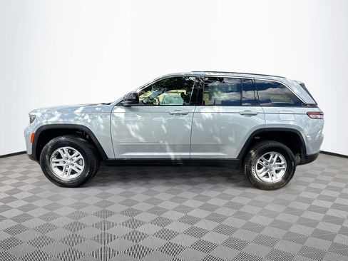 New 2025 Jeep Grand Cherokee Laredo w/ Luxury Tech Group I RWD image 4