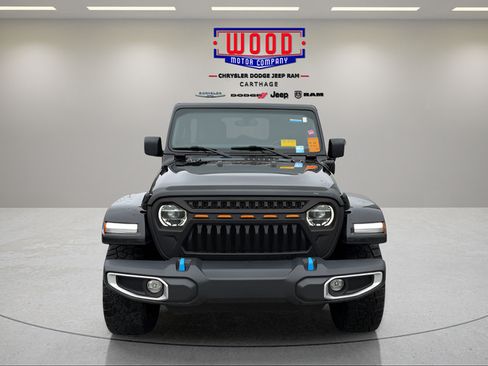 Used 2022 Jeep Wrangler Unlimited Sahara AWD/4WD image 6
