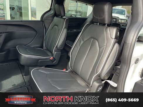 New 2026 Chrysler Pacifica Limited FWD image 15