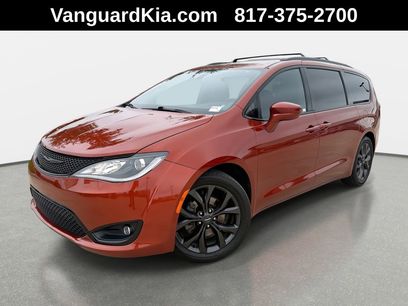 Used 2018 Chrysler Pacifica Touring-L w/ Premium Audio Group