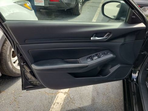 Used 2025 Nissan Altima 2.5 SV image 7