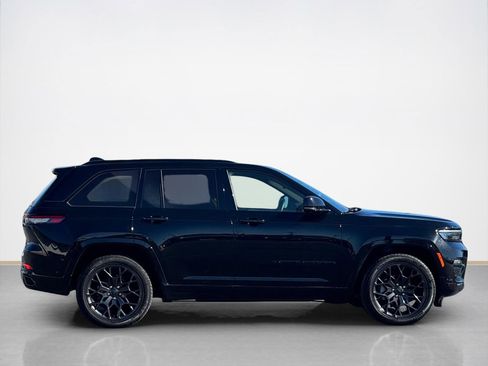 Used 2024 Jeep Grand Cherokee Summit image 8