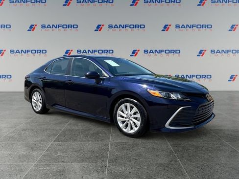 Used 2021 Toyota Camry LE FWD image 7
