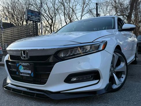 Used 2018 Honda Accord Touring image 3