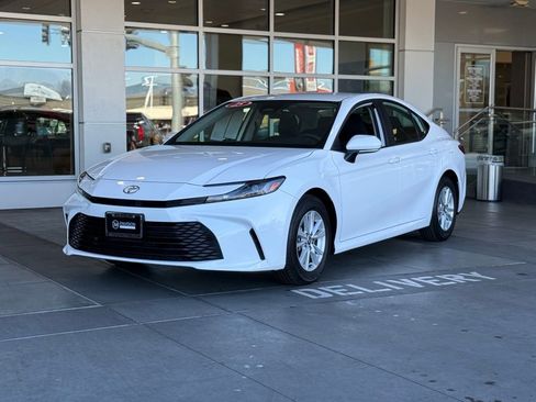 Used 2025 Toyota Camry LE image 2