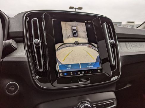 Certified 2025 Volvo XC40 B5 Ultra w/ Climate Package image 18