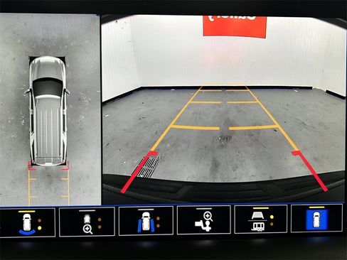 Used 2022 Chevrolet Suburban High Country image 19