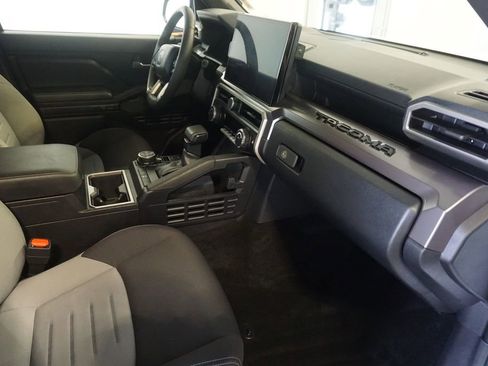 Certified 2025 Toyota Tacoma TRD Off-Road AWD/4WD image 23