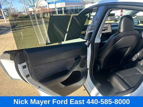 Used 2022 Tesla Model Y Long Range image 22