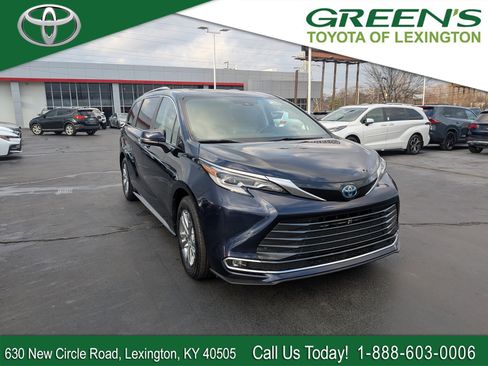 Certified 2023 Toyota Sienna Platinum image 1