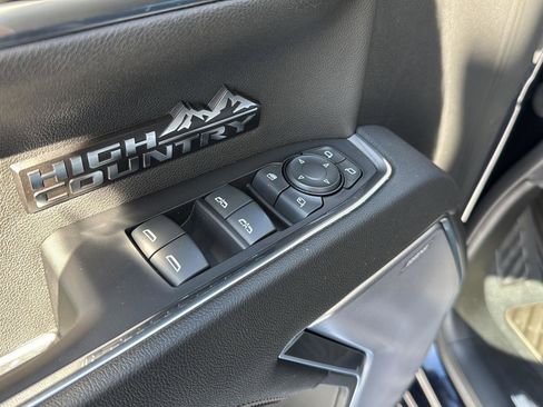 Used 2023 Chevrolet Silverado 1500 High Country w/ Technology Package image 30