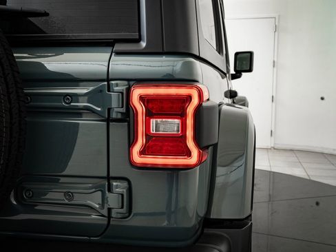 Used 2024 Jeep Wrangler Unlimited w/ Convenience Group image 9