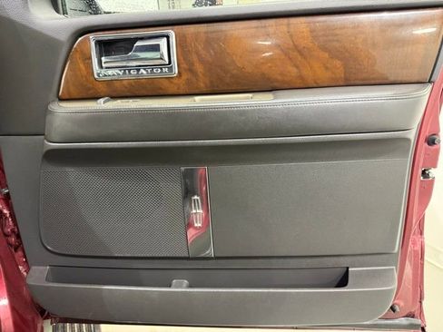 Used 2014 Lincoln Navigator 4WD image 29