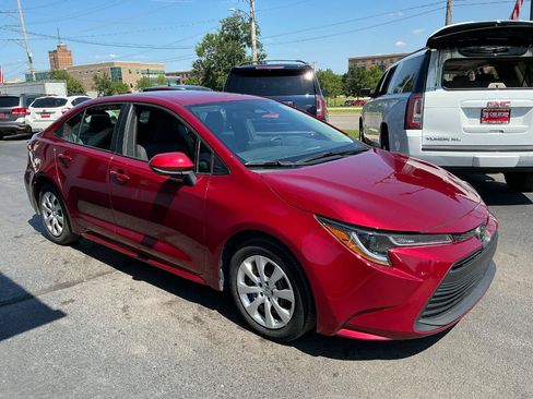 Used 2025 Toyota Corolla LE FWD image 3