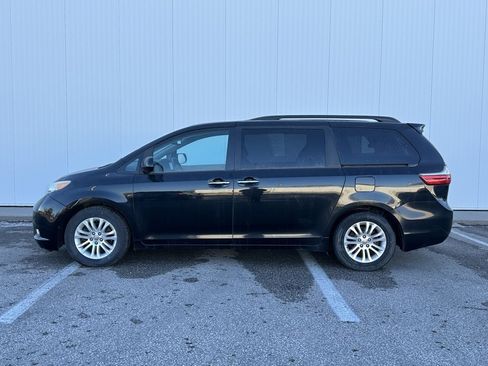Used 2015 Toyota Sienna XLE image 2