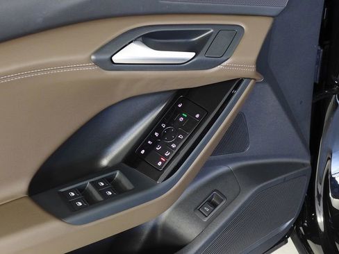 Used 2025 Audi Q6 e-tron Premium w/ 20" Wheel Package image 12