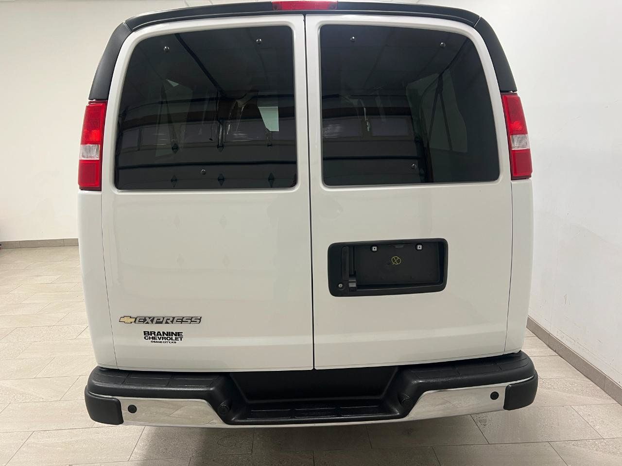Used 2025 Chevrolet Express 3500 LT w/ LT Preferred Equipment Group RWD image 18