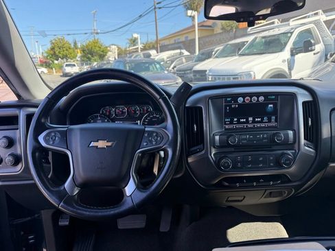 Used 2018 Chevrolet Silverado 1500 LT w/ Trailering Package AWD/4WD image 8
