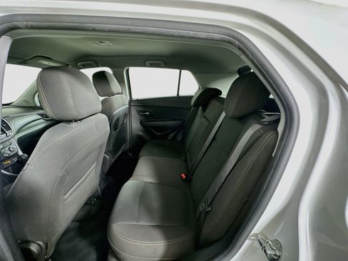 Used 2018 Chevrolet Trax LS FWD image 27