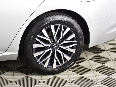 Used 2024 Nissan Altima 2.5 SV FWD image 49