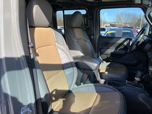 Used 2021 Jeep Gladiator Sport image 30