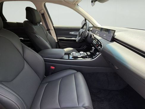 Certified 2026 Genesis GV70 2.5T AWD/4WD image 40