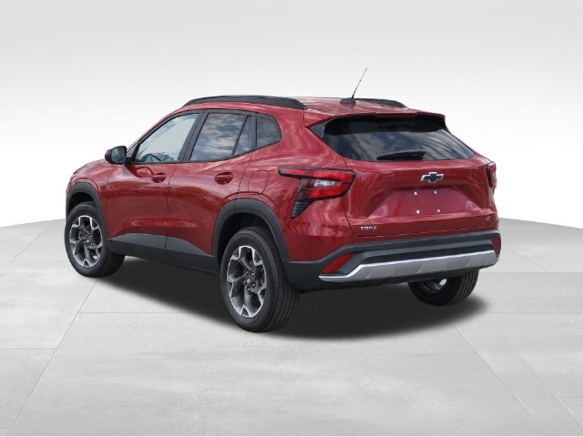 Used 2024 Chevrolet Trax LT w/ LT Convenience Package FWD image 3