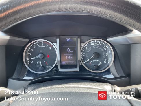 Used 2020 Toyota Tacoma Limited AWD/4WD image 31