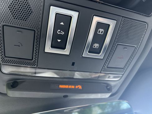 Used 2023 Land Rover Defender 110 S image 18