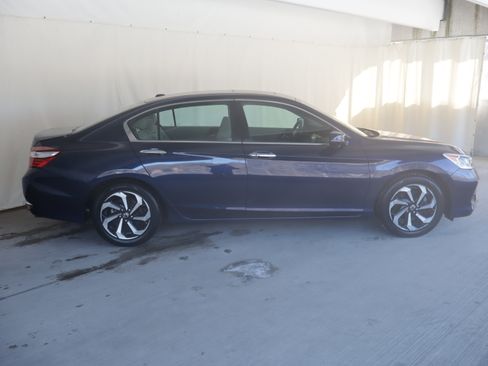 Used 2016 Honda Accord EX image 4