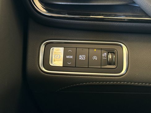 Used 2025 Buick Enclave Preferred FWD image 38