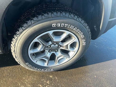 Used 2021 Jeep Cherokee Trailhawk image 10