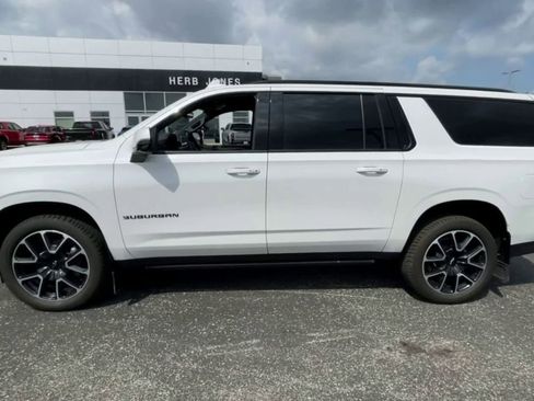 Used 2023 Chevrolet Suburban RST w/ Luxury Package AWD/4WD image 4