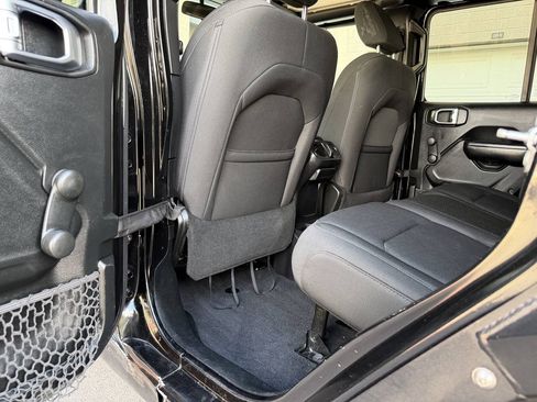 Used 2018 Jeep Wrangler Unlimited Sport AWD/4WD image 31