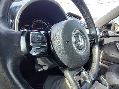 Used 2013 Volkswagen Beetle 2.0T FWD image 20