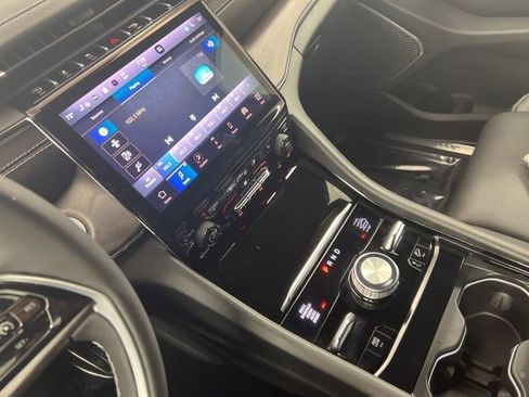 Used 2023 Jeep Grand Cherokee L Overland w/ Luxury Tech Group IV image 15