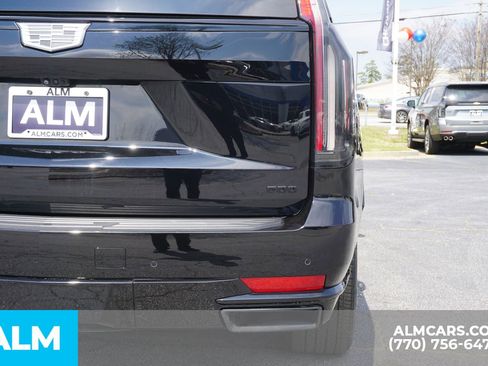 Used 2023 Cadillac Escalade Sport Platinum w/ LPO, ONYX Package image 17