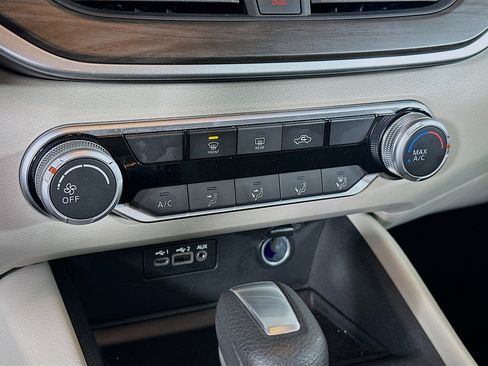 Used 2025 Nissan Altima 2.5 SV image 23