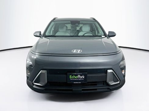 Used 2025 Hyundai Kona SEL FWD image 2
