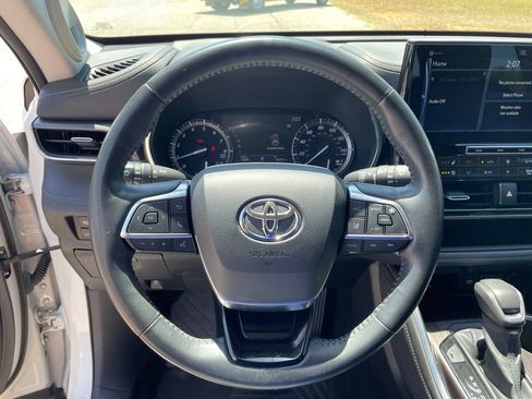 Used 2020 Toyota Highlander Limited FWD image 18