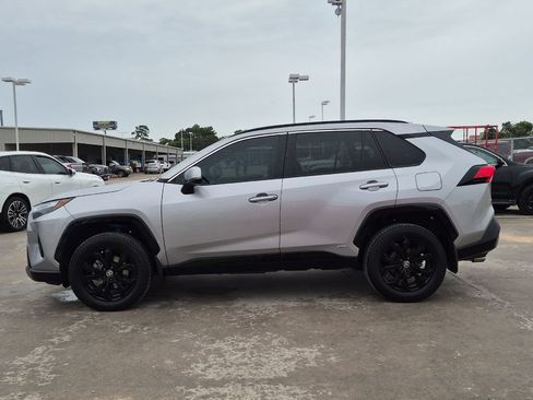 Used 2022 Toyota RAV4 SE AWD/4WD image 3